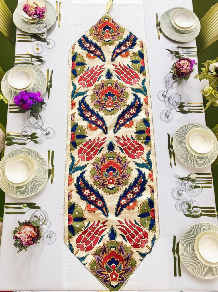 Table runner design 3